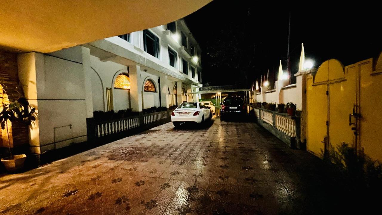 Hotel International Srinagar Eksteriør bilde