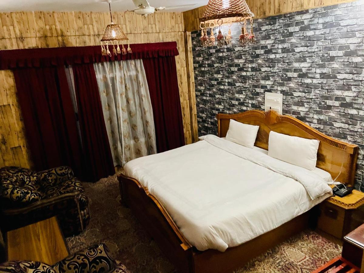 Hotel International Srinagar Eksteriør bilde