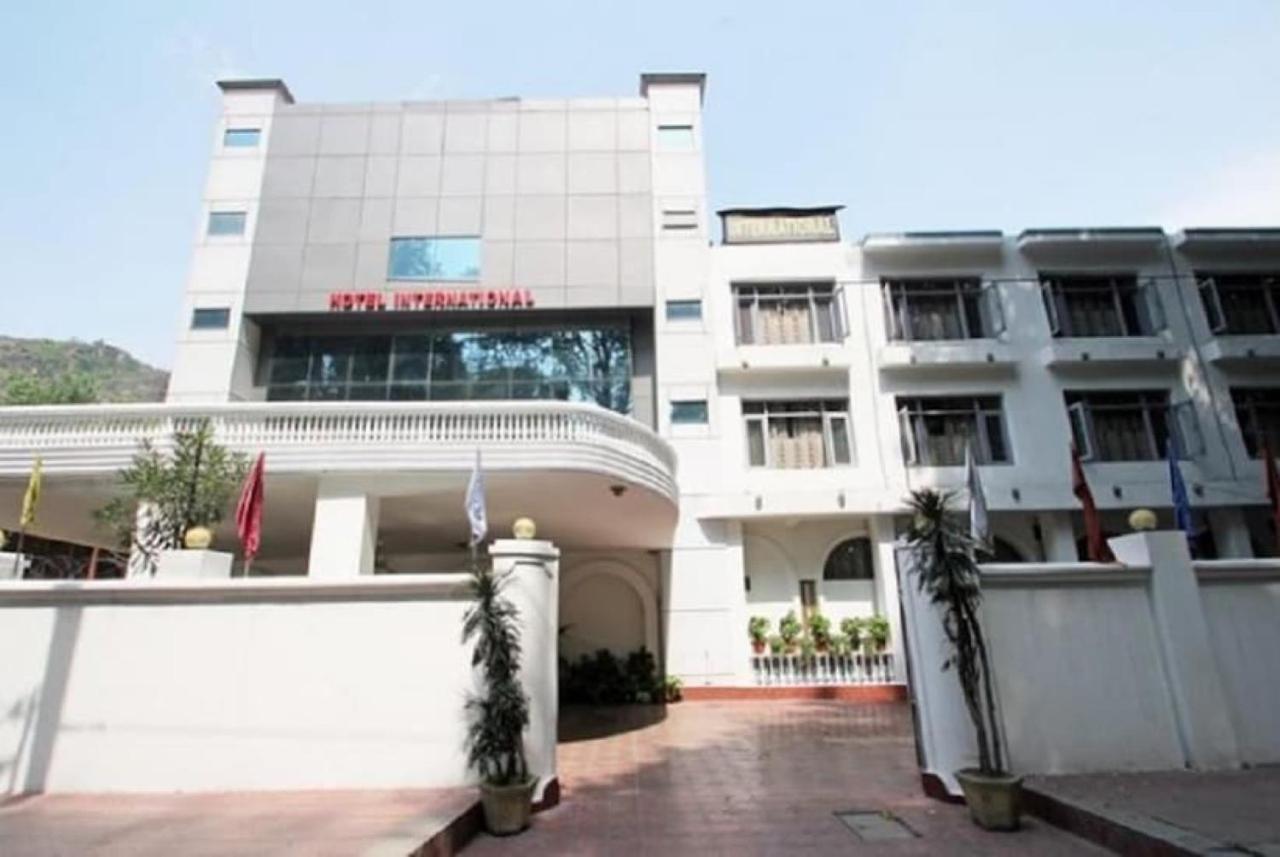 Hotel International Srinagar Eksteriør bilde