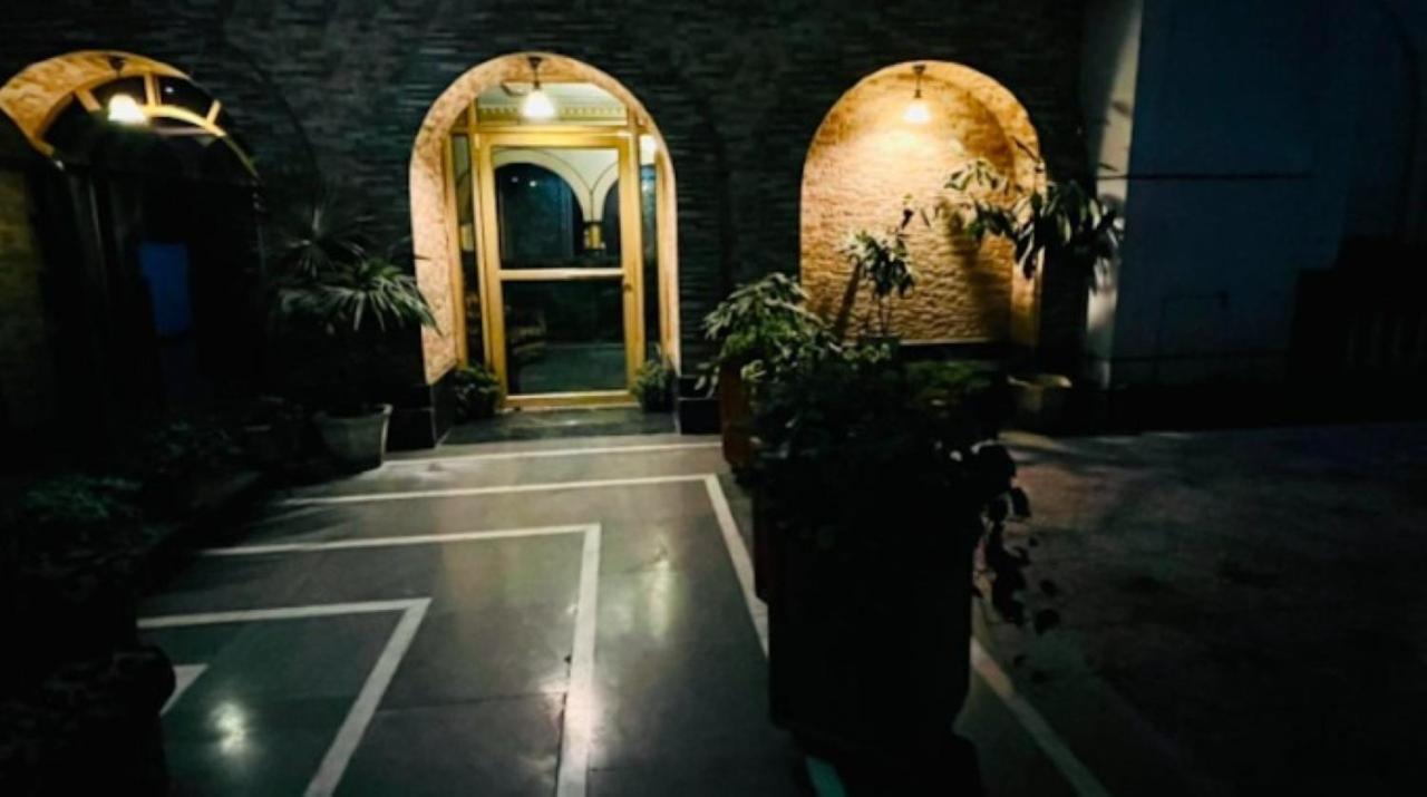 Hotel International Srinagar Eksteriør bilde