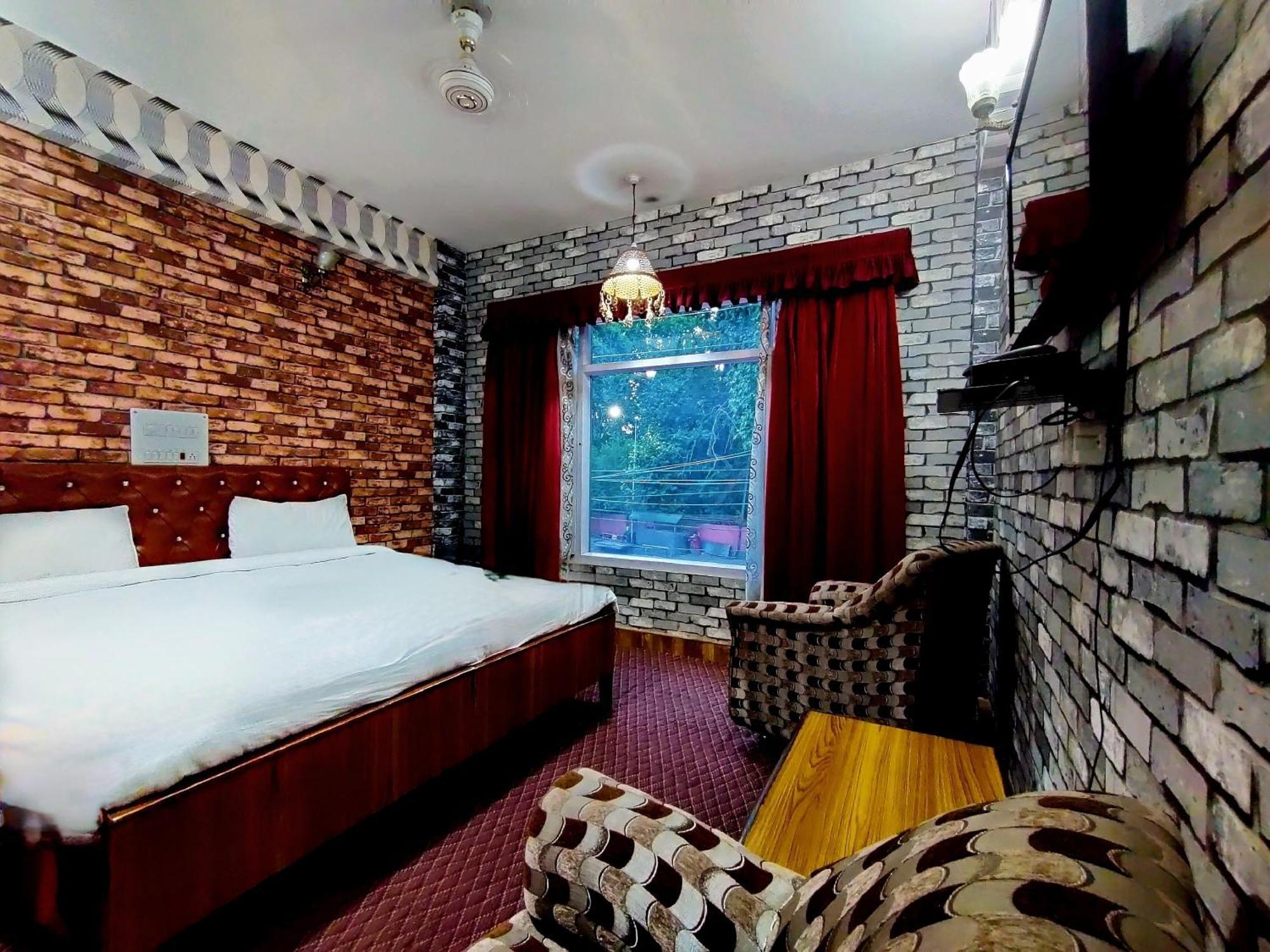 Hotel International Srinagar Eksteriør bilde