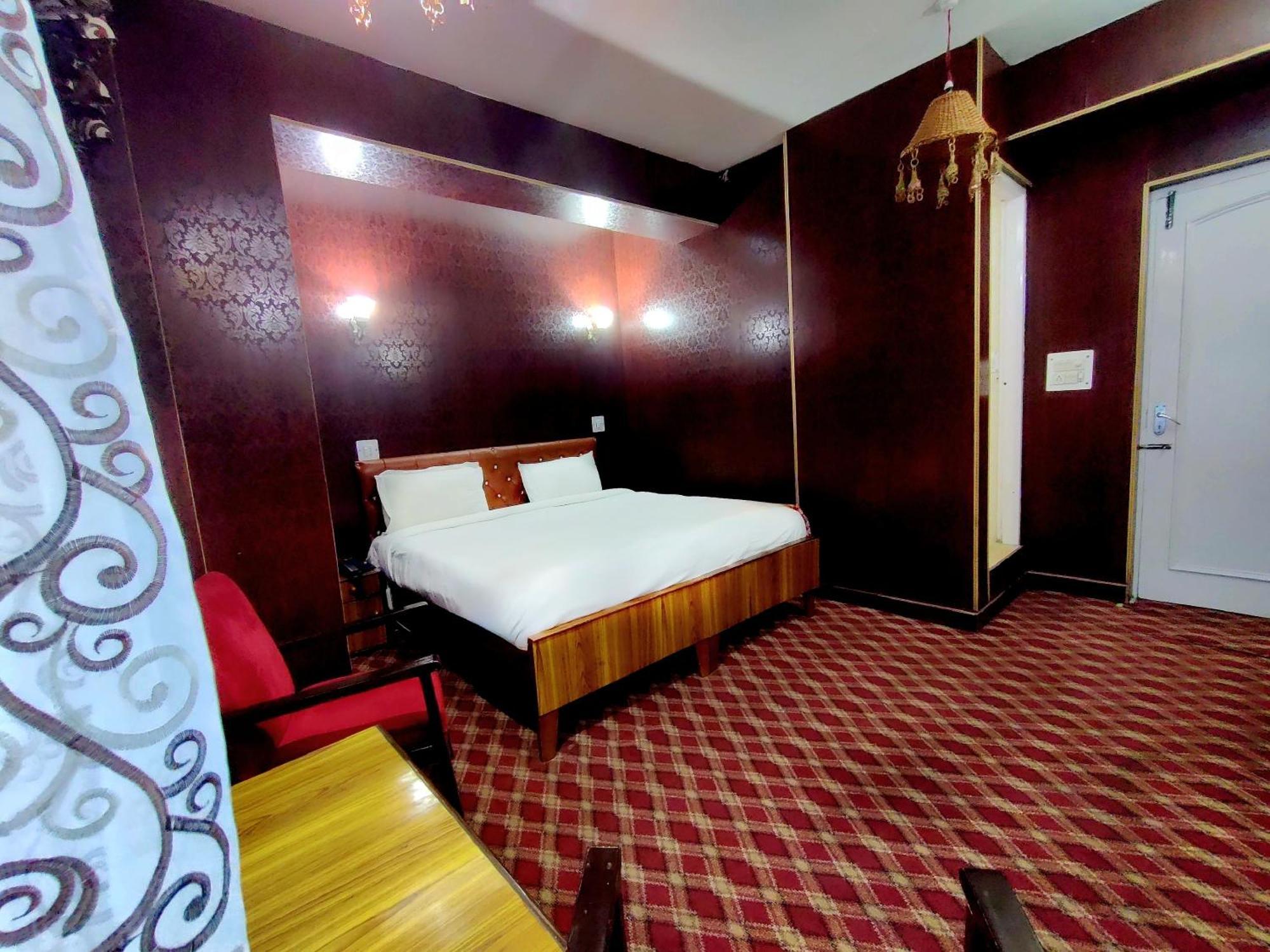 Hotel International Srinagar Eksteriør bilde
